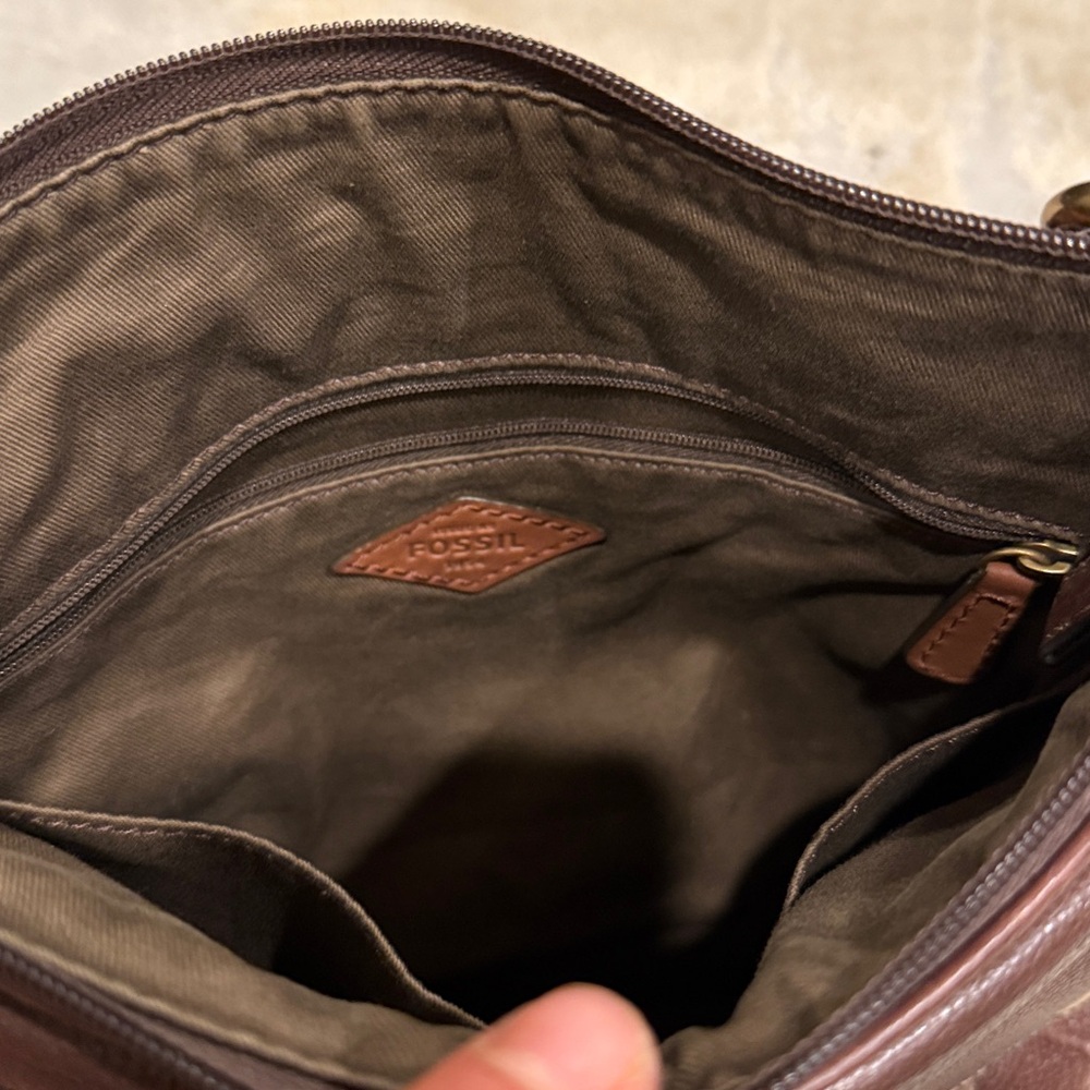 Fossil Morgan Traveler messenger bag brown pebbled leather with gold crossbody - Picture 9 of 14